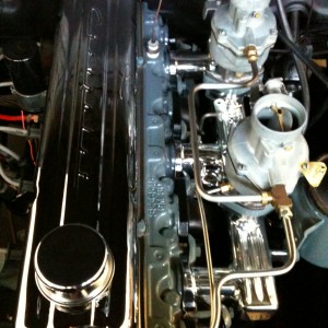 1960 235 engine with offenhauser and dual fentons