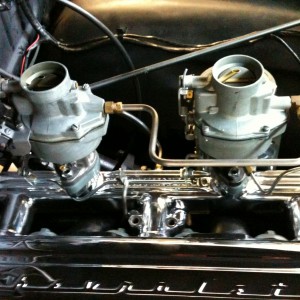 chrome engine with offenhauser and dual carbs