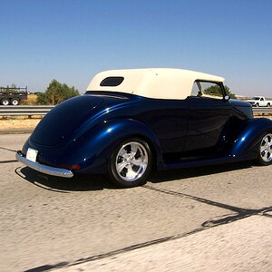 Cruisin at Hot Rod Week